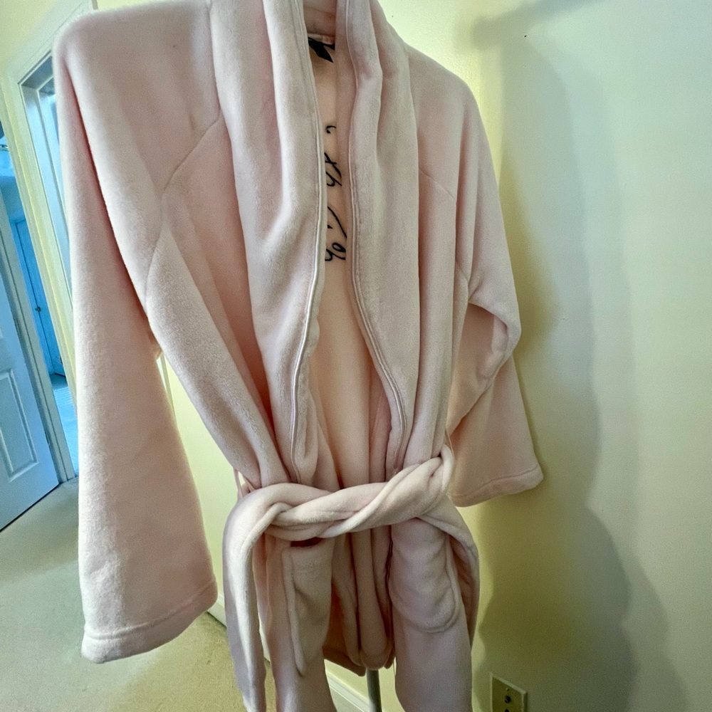 Victoria's Secret Blush Pink Plush Robe